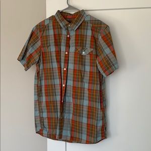 Men’s mountain hardware shirt